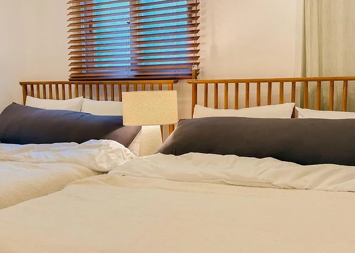 디엔드연 홍대입구 연세대앞 4퀸베드 8인숙소 조용하고 프라이빗한 우리만의 아지트 1층 아파트 서울특별시