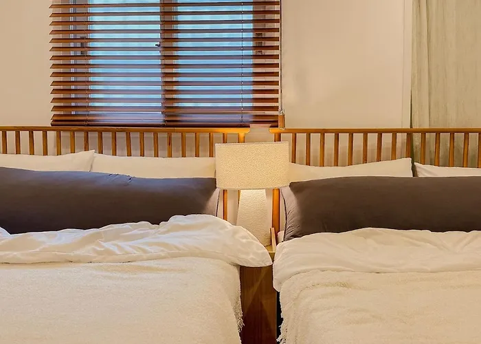 디엔드연 홍대입구 연세대앞 4퀸베드 8인숙소 조용하고 프라이빗한 우리만의 아지트 1층